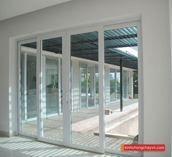 kiểm tra cửa kính nghiệm thu lắp đặt