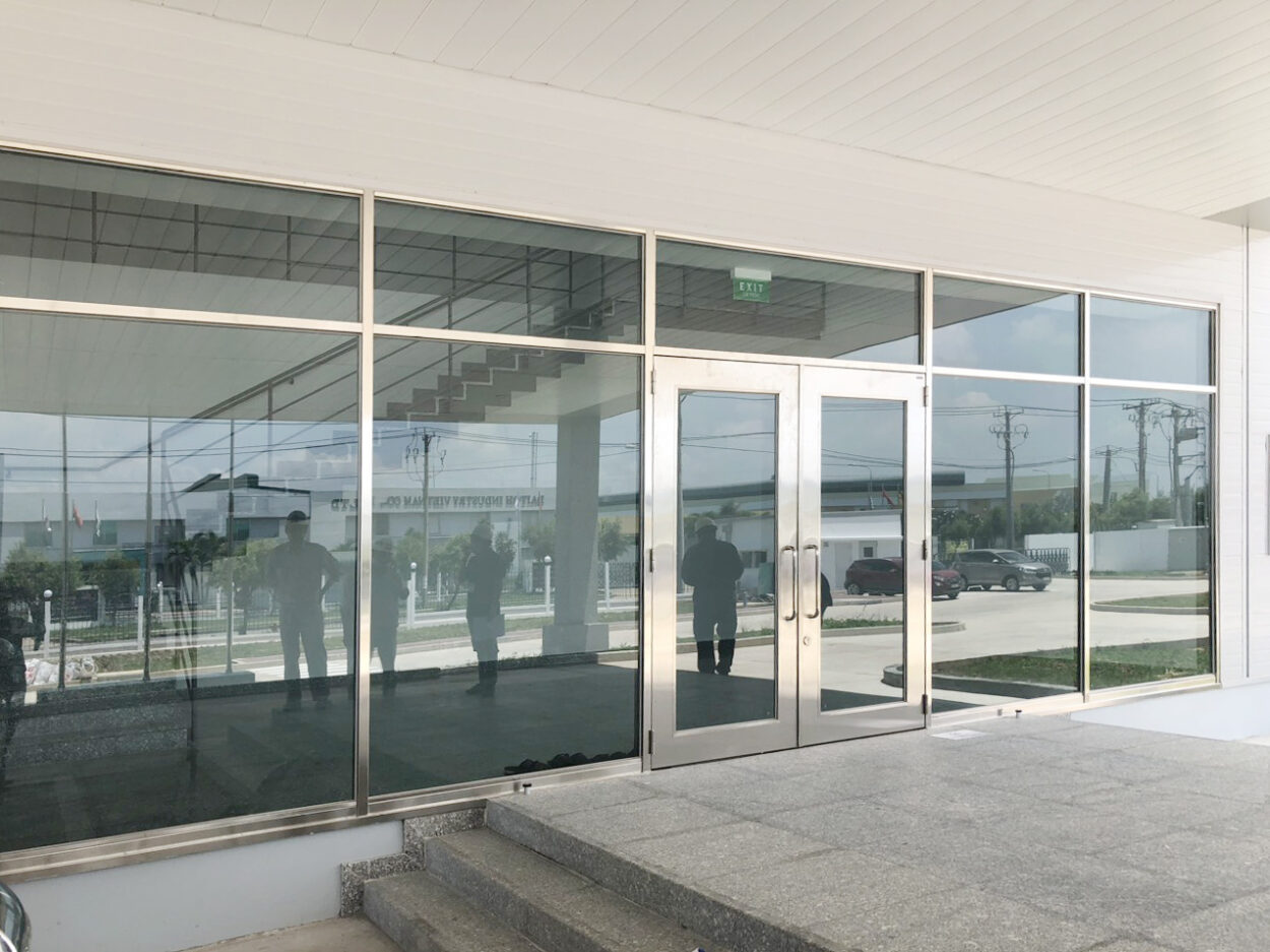 lý do nhiều công trình lựa chọn kính chống cháy