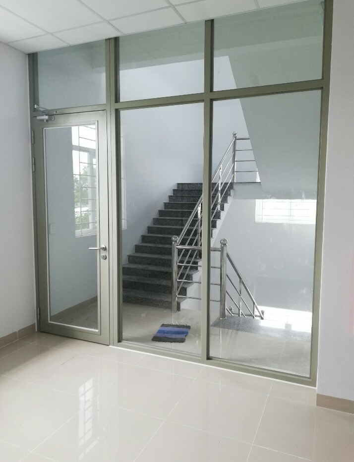 Vách kính chống cháy phù hợp cho văn phòng