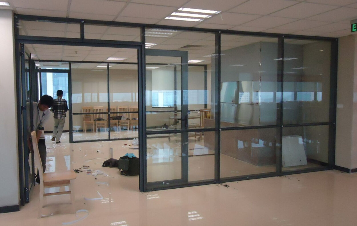 Thi công cửa và vách kính chống cháy 60 phút