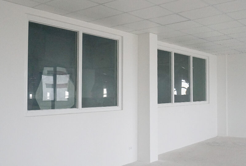 vách kính chống cháy 90 phút đảm bảo truyền sáng