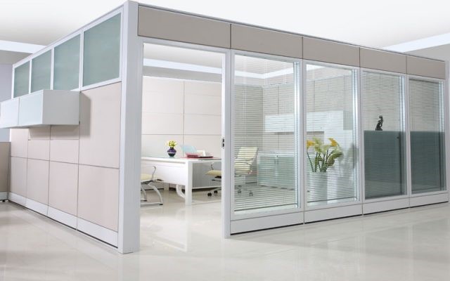 Lợi ích tuyệt vời của vách ngăn nhôm kính