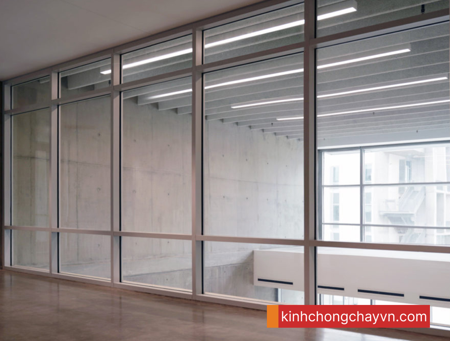 Tìm hiểu chi tiết kính chống cháy EI 90 phút FIRENIX