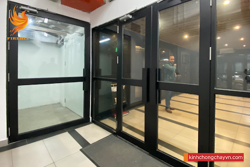Việc lắp kính chống cháy 60 phút có được xem là thi công lớn