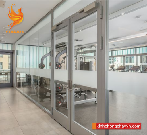 Tìm hiểu đặc tính kỹ thuật của cửa kính chống cháy