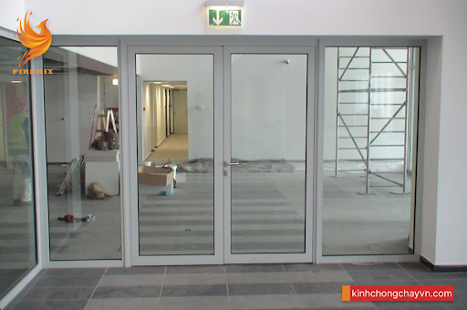 So sánh vách kính chống cháy EI30 và EI60