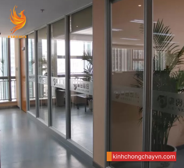 Tại sao nên lắp đặt vách kính chống cháy EI 30 phút cho ngôi nhà của bạn