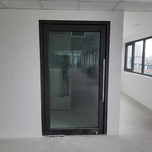 Cửa kính chống cháy sử dụng cho phòng trọ an toàn